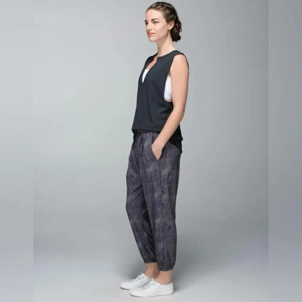Lululemon Rollin' With My Omies Burlap Texture Dune Black yoga jogger pants 4 - Picture 2 of 15